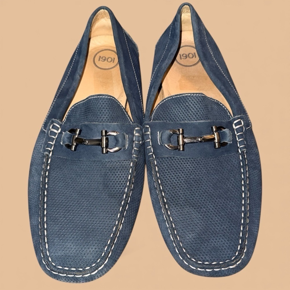 🌸1901 Navy Loafers with Metal Accent